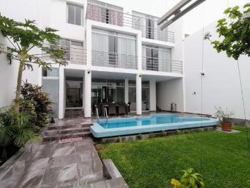 EN VENTA CASA DE PLAYA CON PISCINA EN HUANCHACO