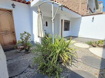 En Venta! Casa De Una Planta En Excelente Ubicación Chorrillos
