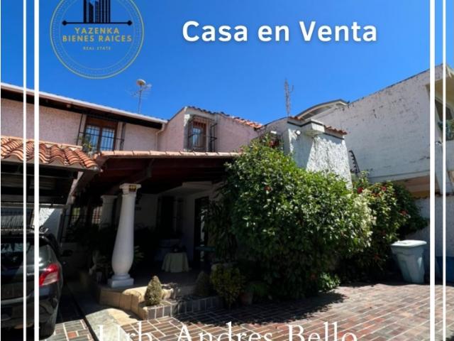 Venta Casa de 3 Niveles en Urb. Andrés Bello Las Delicias Maracay