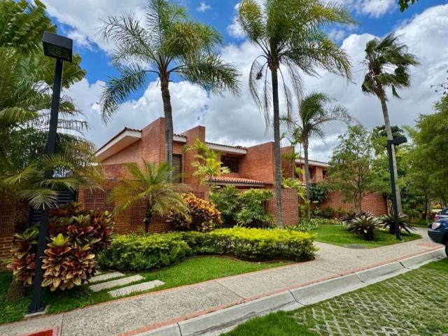 En Venta Casa en Caurimare Tepuy con Jardin. Baruta Caracas