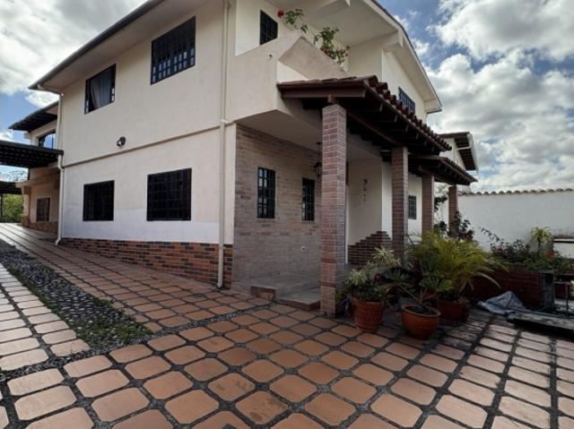 Casa en venta Calle cerrada Parque Urbanizacion Colinas de Carrizal
