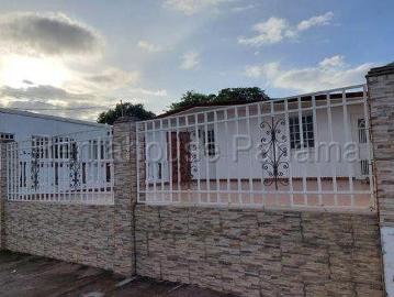 EN VENTA CASA EN LA MESA