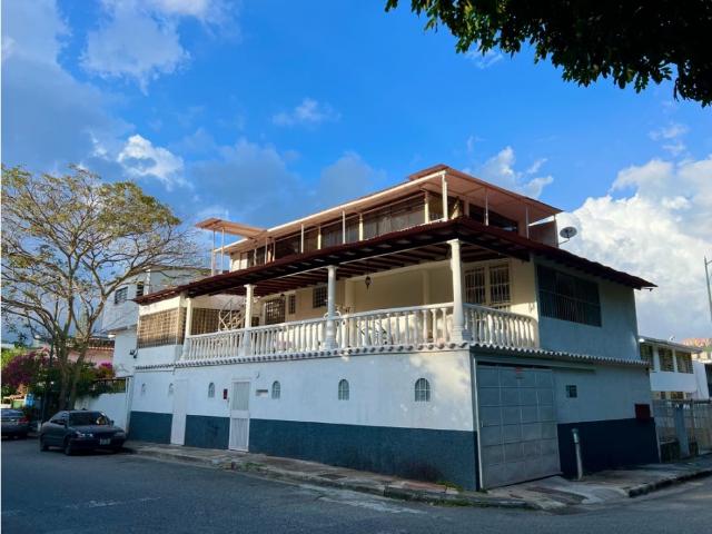 En Venta Casa en La Trinidad. Baruta Caracas