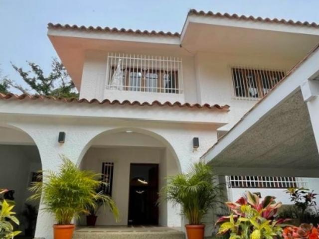 En Venta Casa en Prados del Este 429mts