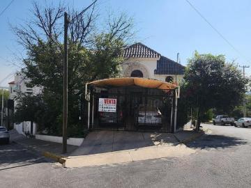 En VENTA CASA 6 o 7 REC en ESQUINA y FRENTE PARQUE Col Lomas del Roble SAN NICOLÁS de los Garza N.L