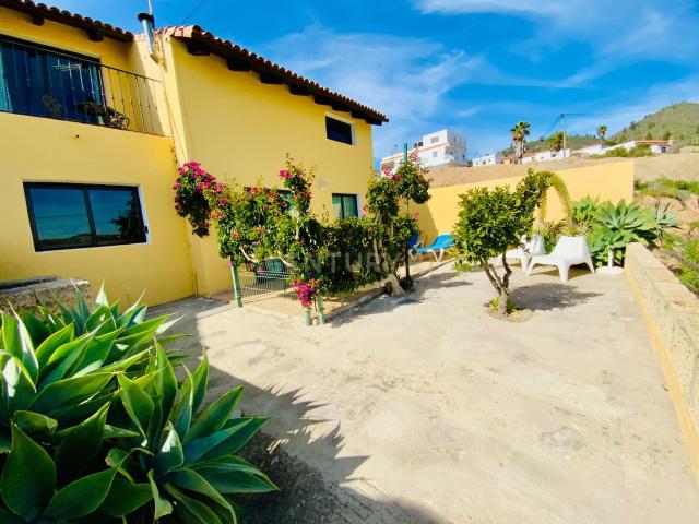EN VENTA CASA PAREADA EN SAN MIGUEL DE ABONA