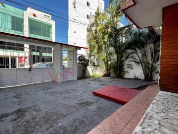 En venta casa tipo contemporánea en Fracc. Xamaipak, a dos cuadras de la avenida central