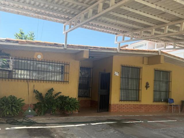 En Venta Casa Ubicada en Urb. Andrés Bello, Mcy. Aragua