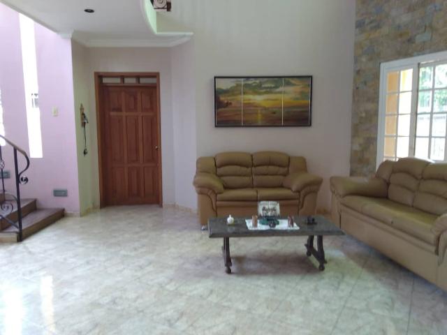 EN VENTA CASA URB. LAS MOROCHAS