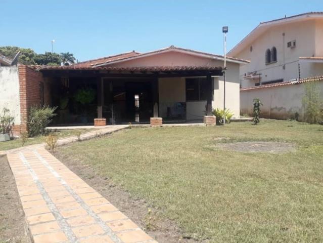 EN VENTA CASA URBANIZACIÓN GUAPARO VALENCIA