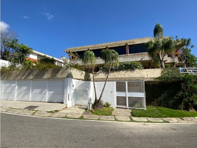EN VENTA Casa 500/780m2 Terreno 5h+2s/4.5b+2s/4p Lomas de La Trinidad