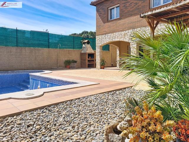 En venta Chalet independiente con piscina