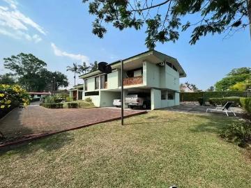 EN VENTA CON AMPLIO JARDIN FRACCIONAMIENTO