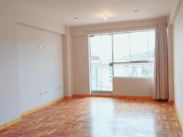 En VENTA Departamento Remodelado frente al Parque de Larapa