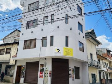 EN VENTA: Edificio comercial en el centro de Gualaceo. Sector Hospital Moreno Vazquez