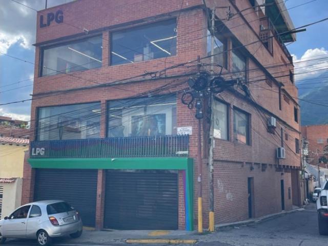 En Venta Edificio De 4 Pisos, 870,72 M2 / Urb. Los Chorros