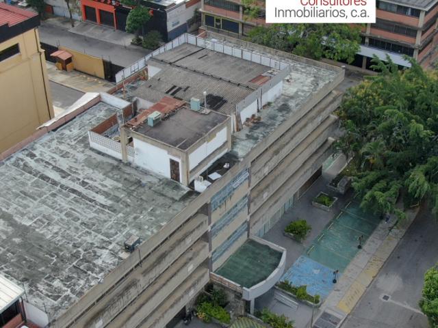 en VENTA EDIFICIO de 6000 M2 en la Urb. La URBINA