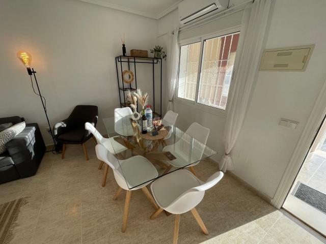 En venta en exclusiva con At Home Real Estate Esta precios. 103m² Ciudad Quesada