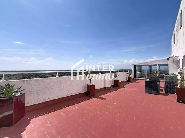 En venta en Rosas Estudio renovado con terraza de 72 m² y. 27m² Rosas