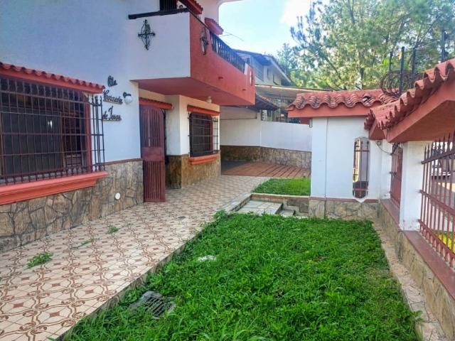 EN VENTA ESPECTACULAR CASA CERCANA A LAS 4 AVENIDAS