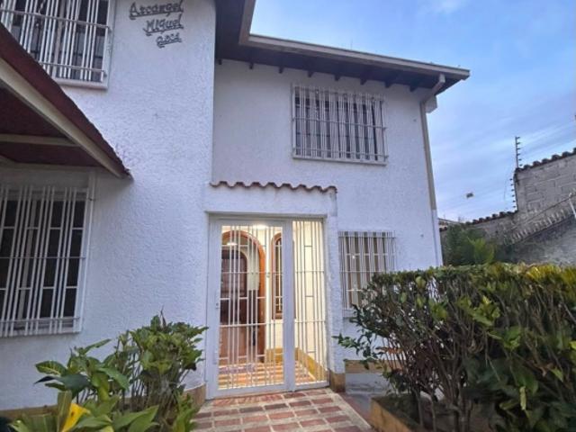 En Venta espectacular Casa en Urb La Macarena Sur Los Teques