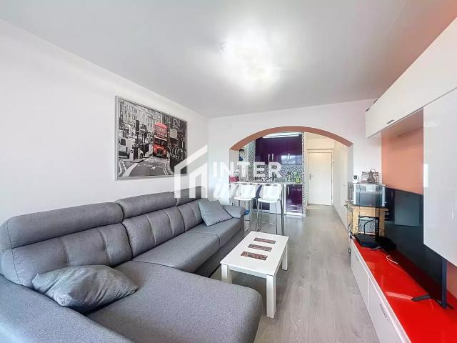 En venta – Estudio renovado con vistas despejadas en Roses.. 36m² Rosas