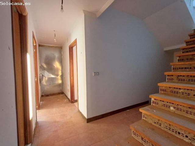 En venta fantástica vivienda de varias plantas y salida a dos calles en Coria del Río
