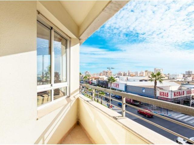 EN VENTA GRAN PISO EN TORREVIEJA, ZONA CORTES VALENCIANAS, EN LA PLAYA DEL CURA