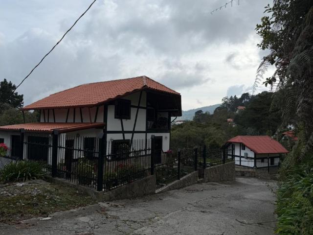 En venta hermosa casa con cabaña y anexo incluido YSL 10300062