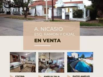 En venta hermosa casa esquina en zona Colegio Lasalle A. Nicasio esquina Ramon y Cajal 3 dormi