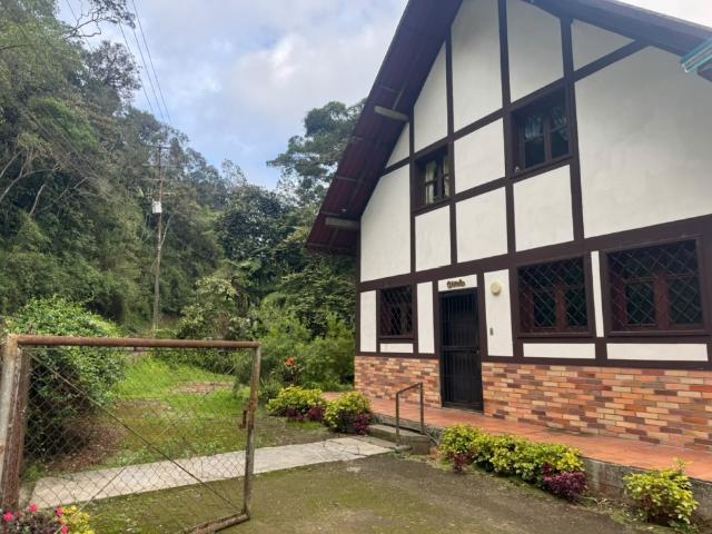 En venta hermoso terreno comercial con casa YSL 10300294