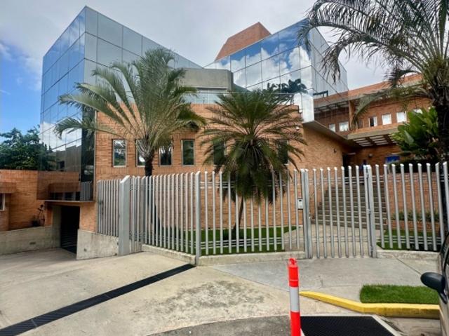En Venta: Imponente Edificio Corporativo en El Viñedo