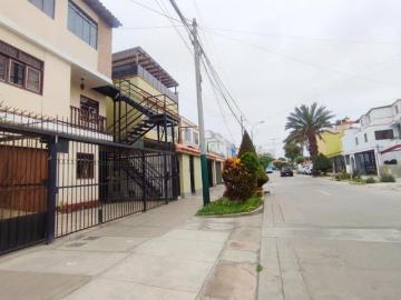 En venta linda casa + 2 cocheras + 1 departamento incorporado