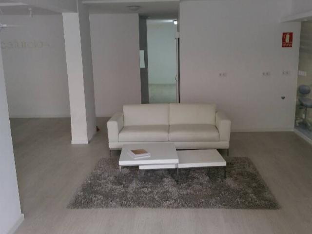 EN VENTA LOCAL COMERCIAL EN LOS CRISTIANOS