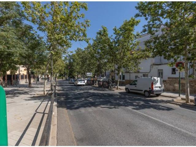En venta Local comercial en la Avenida de Cervantes