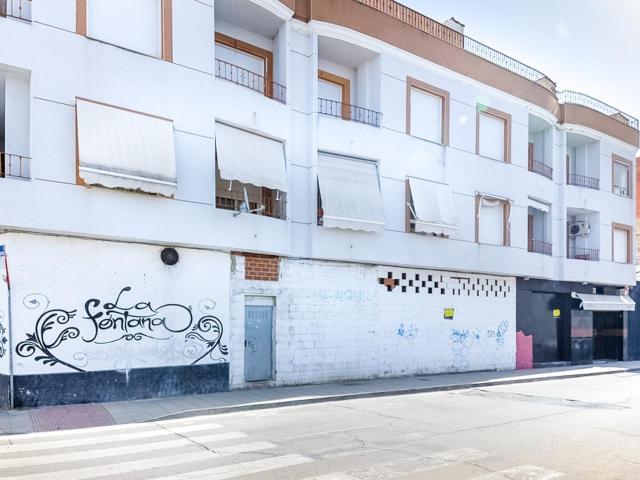 EN VENTA LOCAL COMERCIAL EN MONTIJO