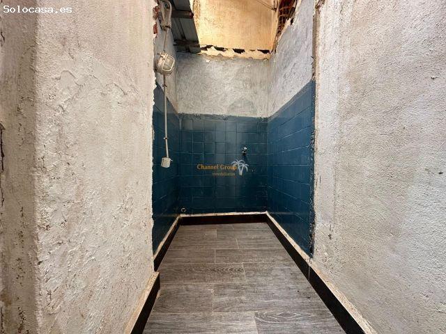 EN VENTA LOCAL CON POSIBILIDAD DE HACER VIVIENDA EN CREVILLENTE!
