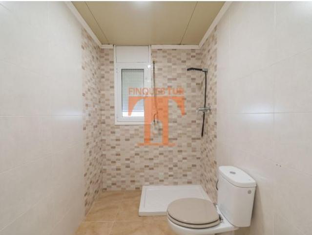 EN VENTA! Local con patio de 90m2 en el centro de Palafolls