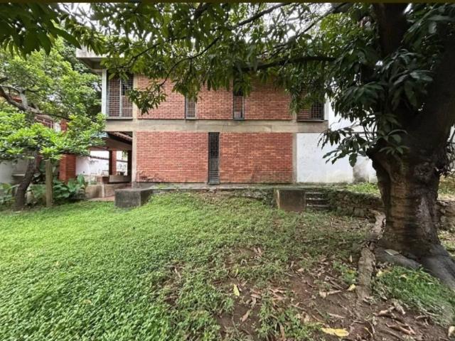 EN VENTA o EN ALQUILER CASA EN CHUAO
