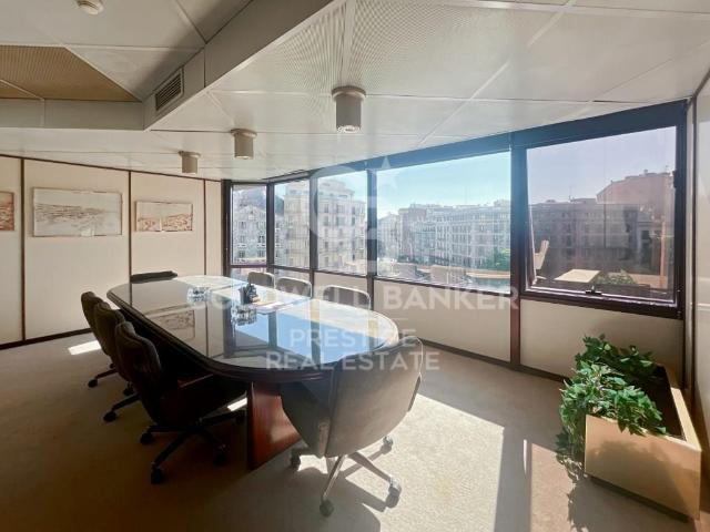 En venta oficina de representación con vistas en Paseo de Gr. 200m² Barcelona