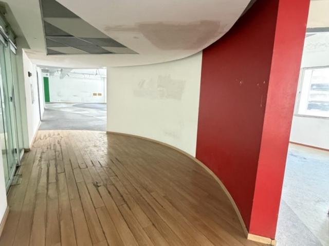 En venta oficina de 242 Mts ubicada en Los Palos Grandes