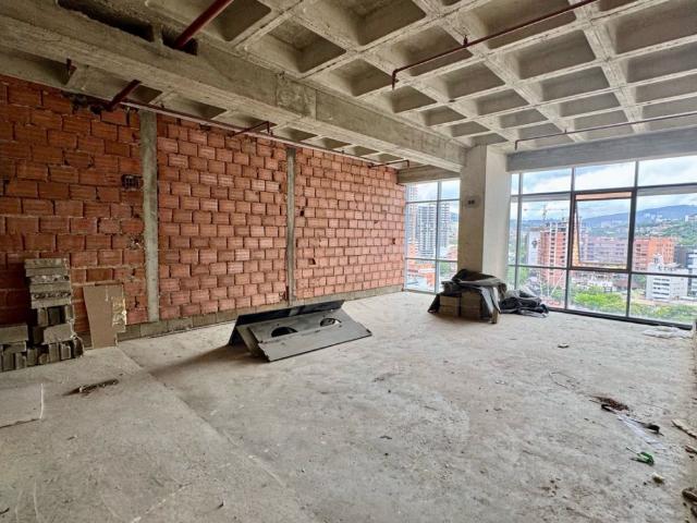 En Venta Oficina Doble Obra Gris Torre Madrid. Las Mercedes Caracas