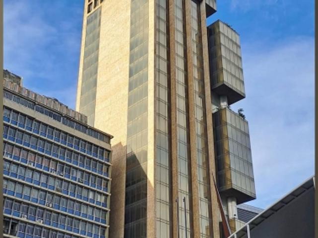 En Venta Oficina Torre Domus Plaza Venezuela 500mts