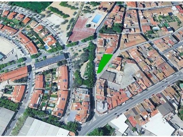 EN VENTA PARCELA CENTRICA EN LARBOÇ