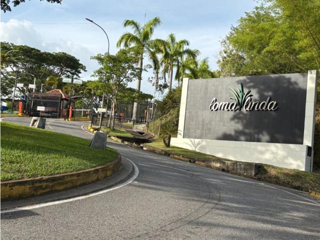 En venta PB 202m2, 3h+S, 4b, 3P.E, Urb. Loma Linda