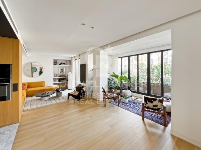 En venta piso en edificio de obra nueva con parking y traste. 107m² Barcelona