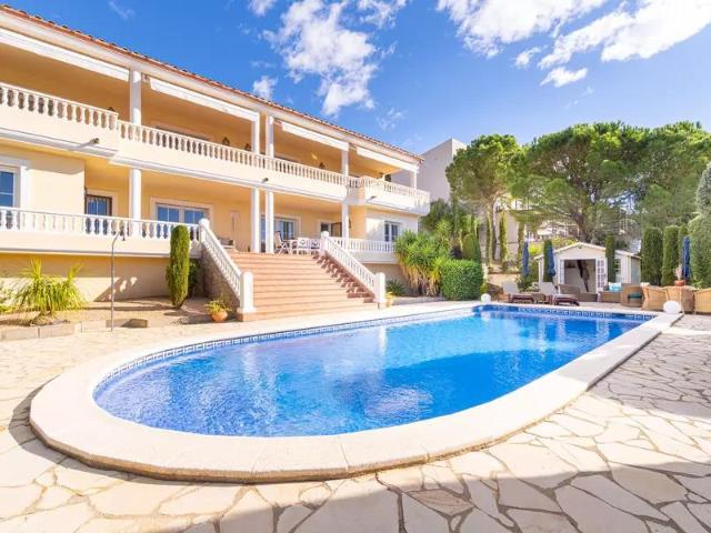 En venta, propiedad espectacular con amplios espacios, luz n. 460m² Pau
