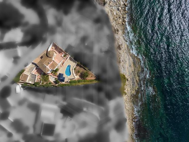 ► En Venta Primera línea de la villa de mar en la zona muy. 415m² Benissa