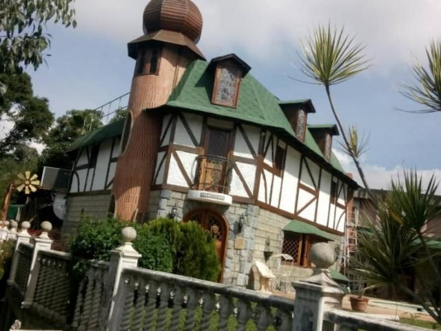 EN VENTA QUINTA EN EL CAFETAL dos casas