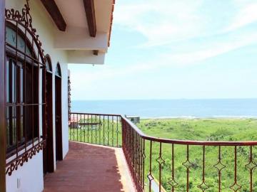 EN VENTA RESIDENCIA CAMPESTRE 4 RECAMARAS, ALBERCA Y PLAYA EN ANTON LIZARDO